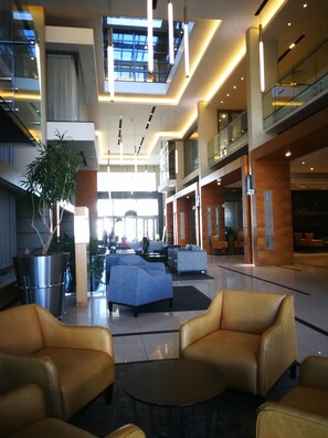 Interior entrance - Island Letting-Crystal towers (Cape Town)
