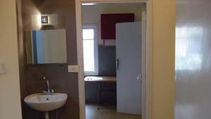 Apartment, 3 Schlafzimmer, 2 Bäder, Stadtblick | Waschbecken im Bad