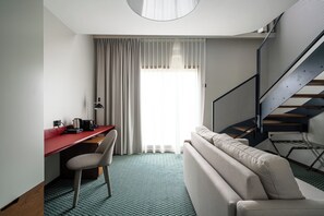 Flat-screen TV, heated floors