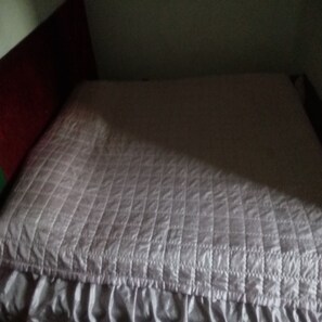 Rom, tilgjengelighetstilpasset | Skrivebord, blendingsgardiner, wi-fi (inkludert) og sengetøy