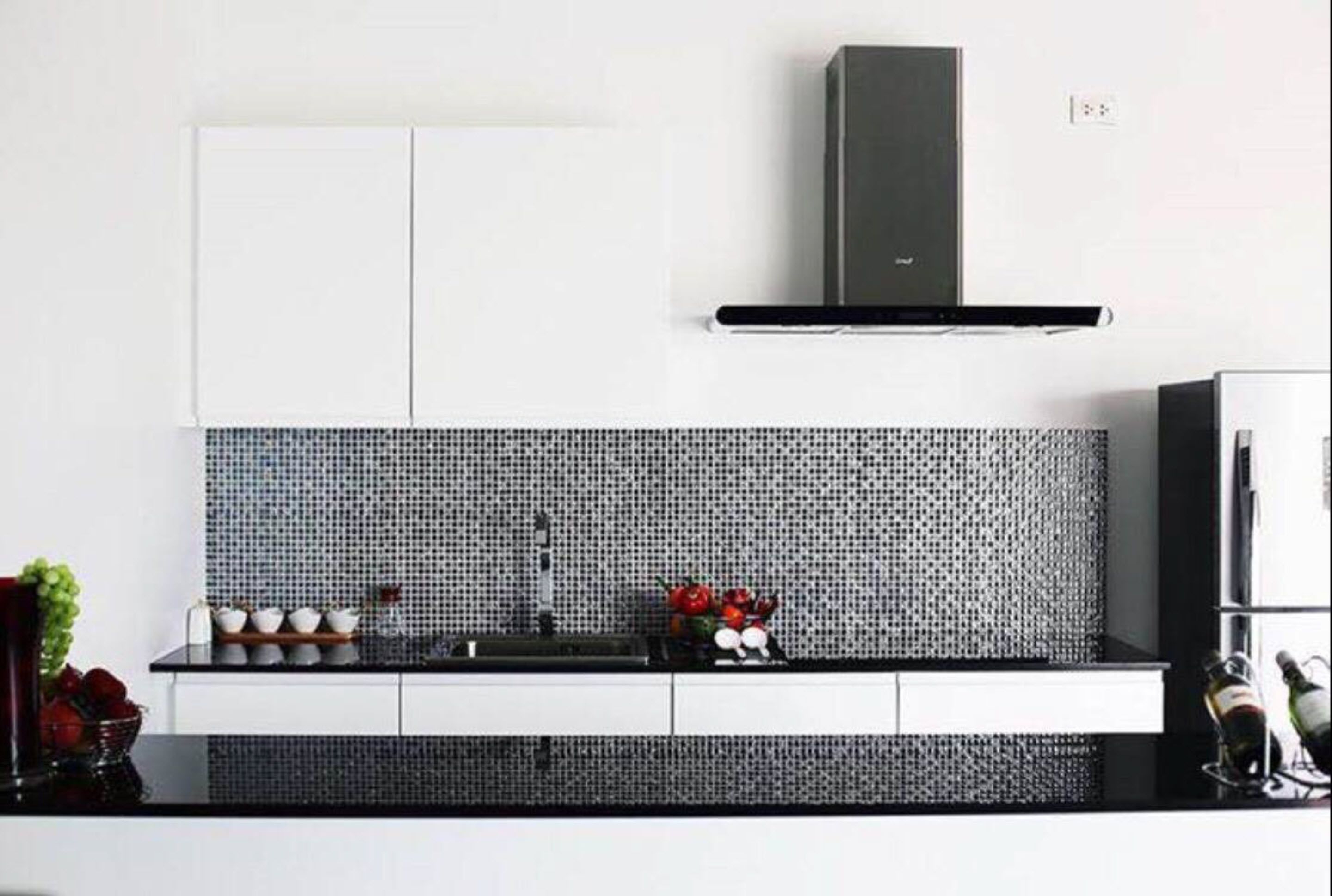 Standaard kamer | Privékeuken | Een koelkast met diepvriezer, een microgolfoven, een kookplaat