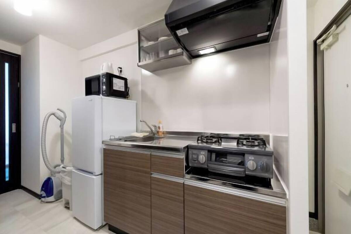 Fridge, microwave, electric kettle, cookware/dishes/utensils