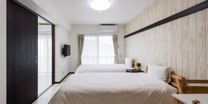 Twin Room (  B  )