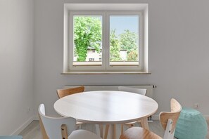 Comfort-studiosviitti, 1 makuuhuone, keittotila | Ruokailu omassa huoneessa