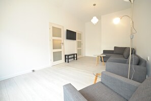 Basic Suite, 1 Bedroom, Non Smoking, Kitchen | Living room - Laguna Centrum Apartments (Sopot)