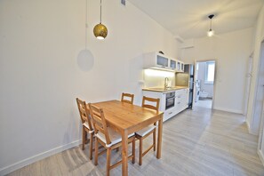 Basic Suite, 1 Bedroom, Non Smoking, Kitchen | Private kitchenette | Full-size fridge, oven, stovetop, electric kettle - Laguna Centrum Apartments (Sopot)