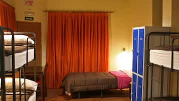 Comfort Room, Multiple Beds, Private Bathroom (9 camas) | Down comforters, Select Comfort beds, blackout drapes