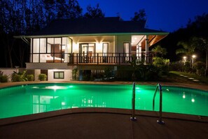 2-Bedroom Villa with Private Pool | Terrace/patio