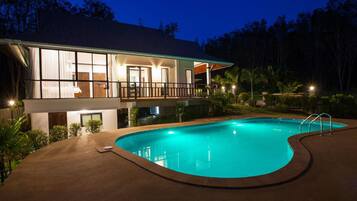 2-Bedroom Villa with Private Pool | Hiên