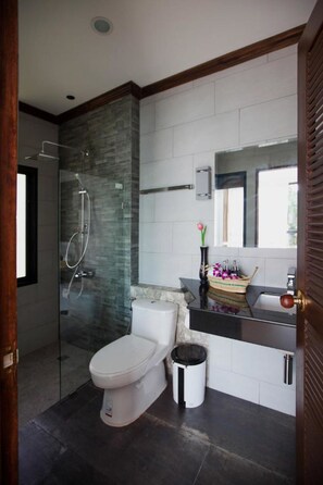 2-Bedroom Villa with Private Pool | Bathroom | Shower, rainfall showerhead, free toiletries, hair dryer - Krabi Naka Villa (Krabi)