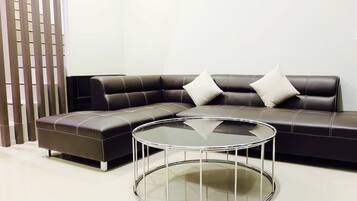 3-Bedroom Pool Villa | Wohnzimmer | Flachbildfernseher