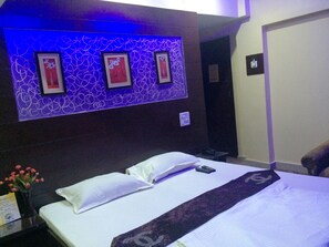 In-room safe, iron/ironing board, free WiFi