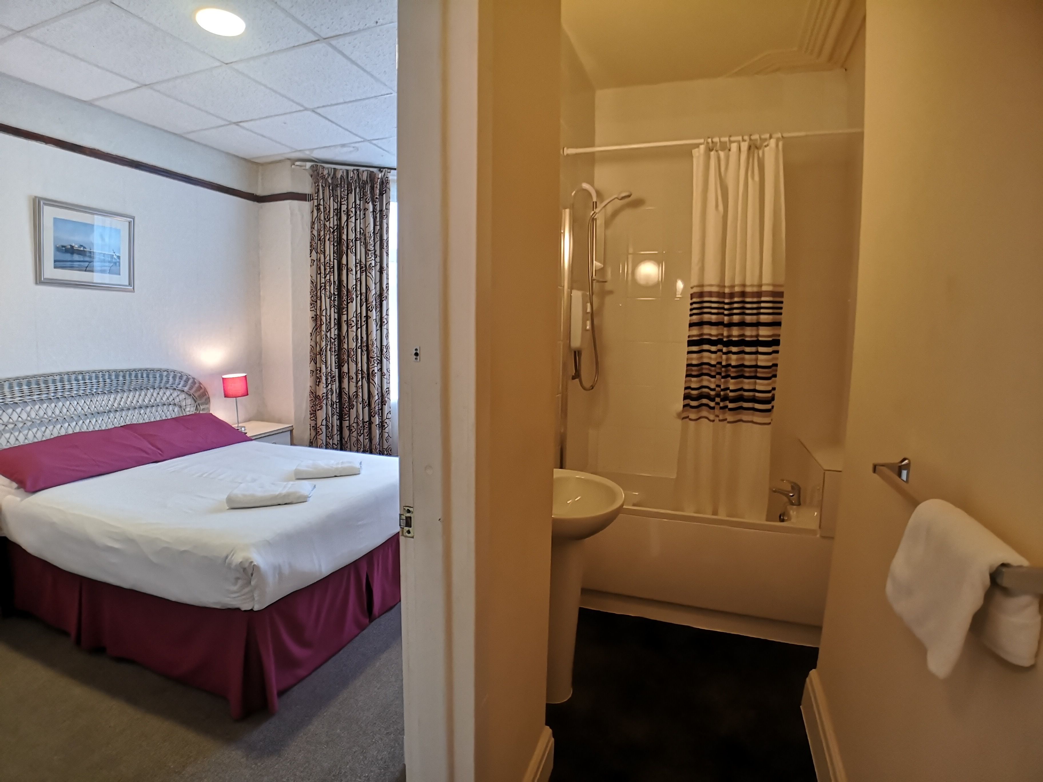 double room, ensuite | free wifi, bed sheets
