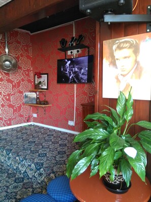 Bar (on property) - The Hopton Hotel (Blackpool)