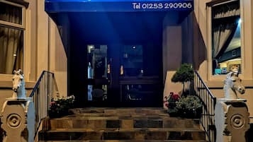 Pintu masuk hartanah
