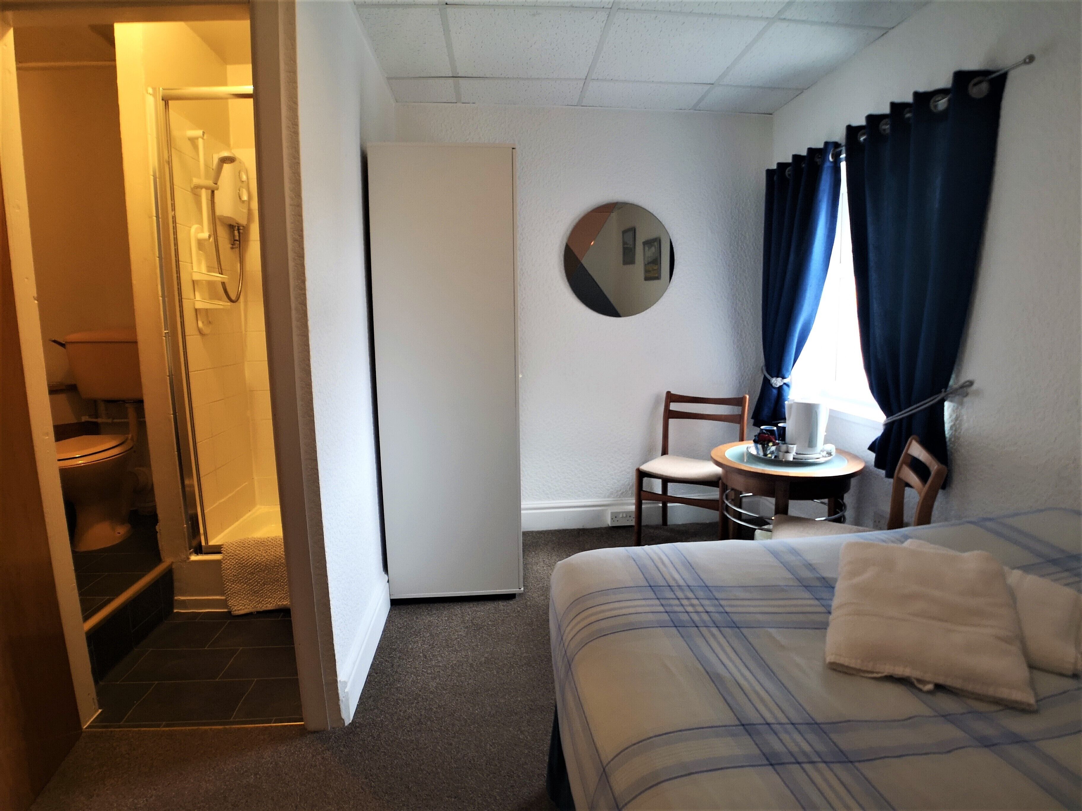 standard double room | free wifi, bed sheets
