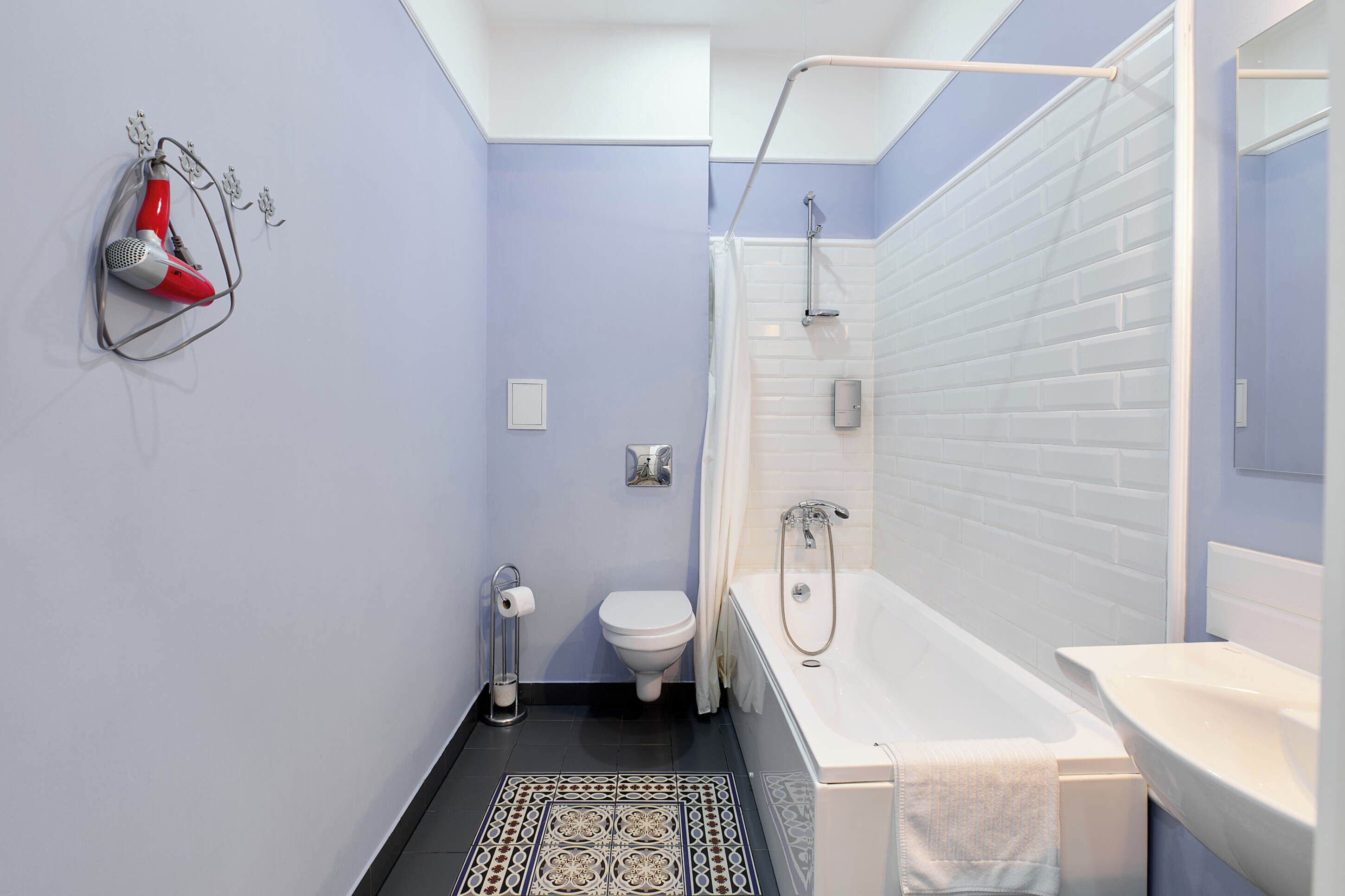 twin room | bathroom | free toiletries, hair dryer, towels, soap