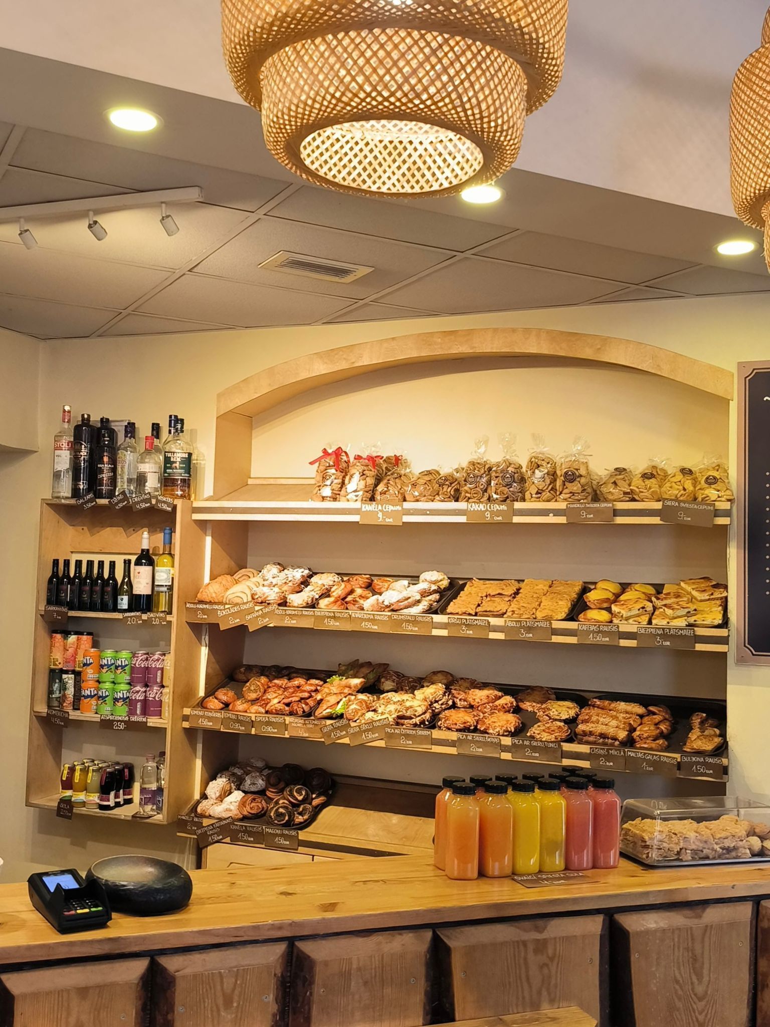 Petit déjeuner continental servi tous les jours en supplément