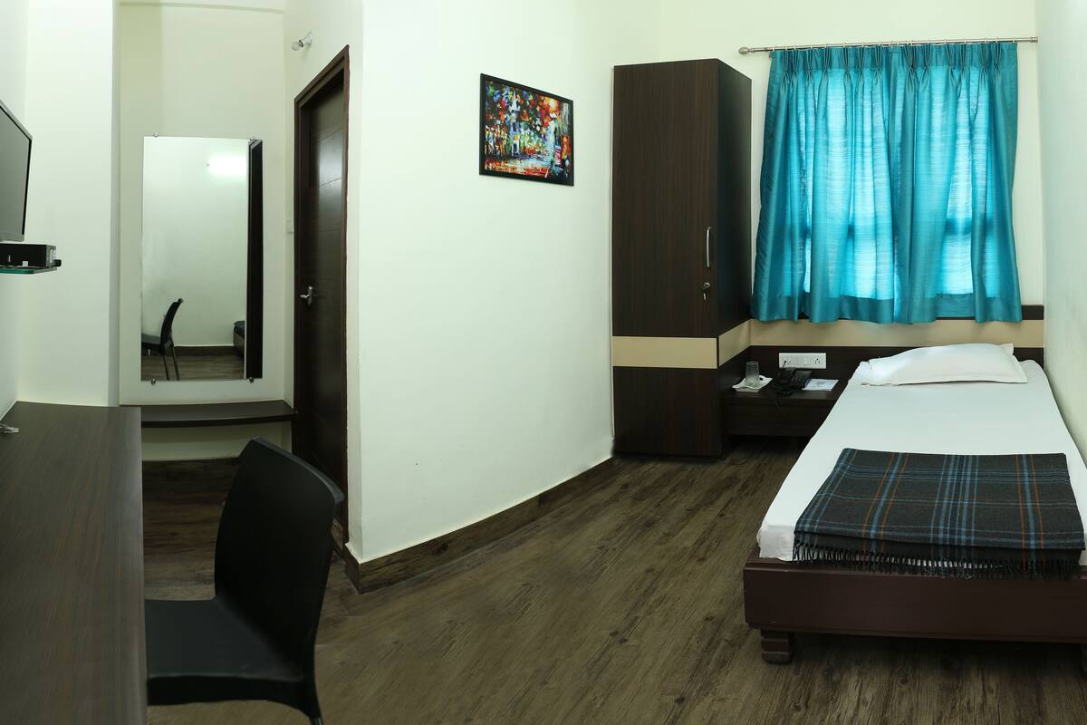 Rollaway beds, bed sheets