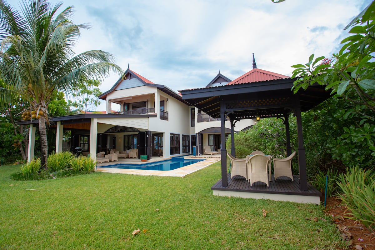 Villa, 5 Bedrooms, Private Pool, Beachfront | Interior entrance