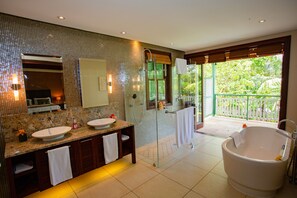 Villa, 4 Bedrooms, Private Pool, Beachside | Bathroom | Deep-soaking bathtub, rainfall showerhead, free toiletries, hair dryer - Spas Villas (Mahé Island)