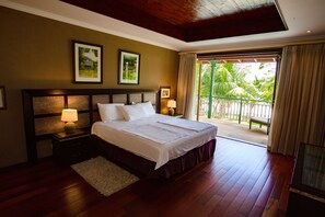 Huvila, 4 makuuhuonetta, yksityinen uima-allas, rannalla | Ylelliset vuodevaatteet, tallelokero huoneessa, silitysrauta/-lauta