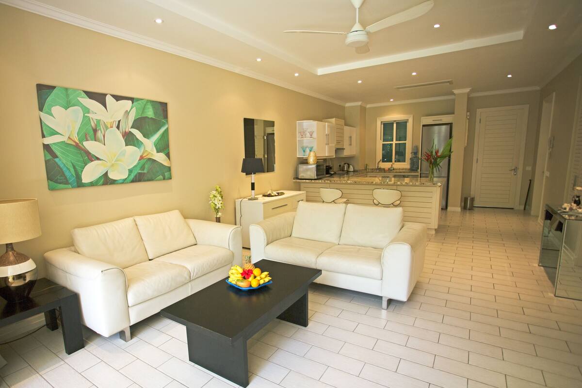 Apartment, 2 Bedrooms, Beachside | Living area