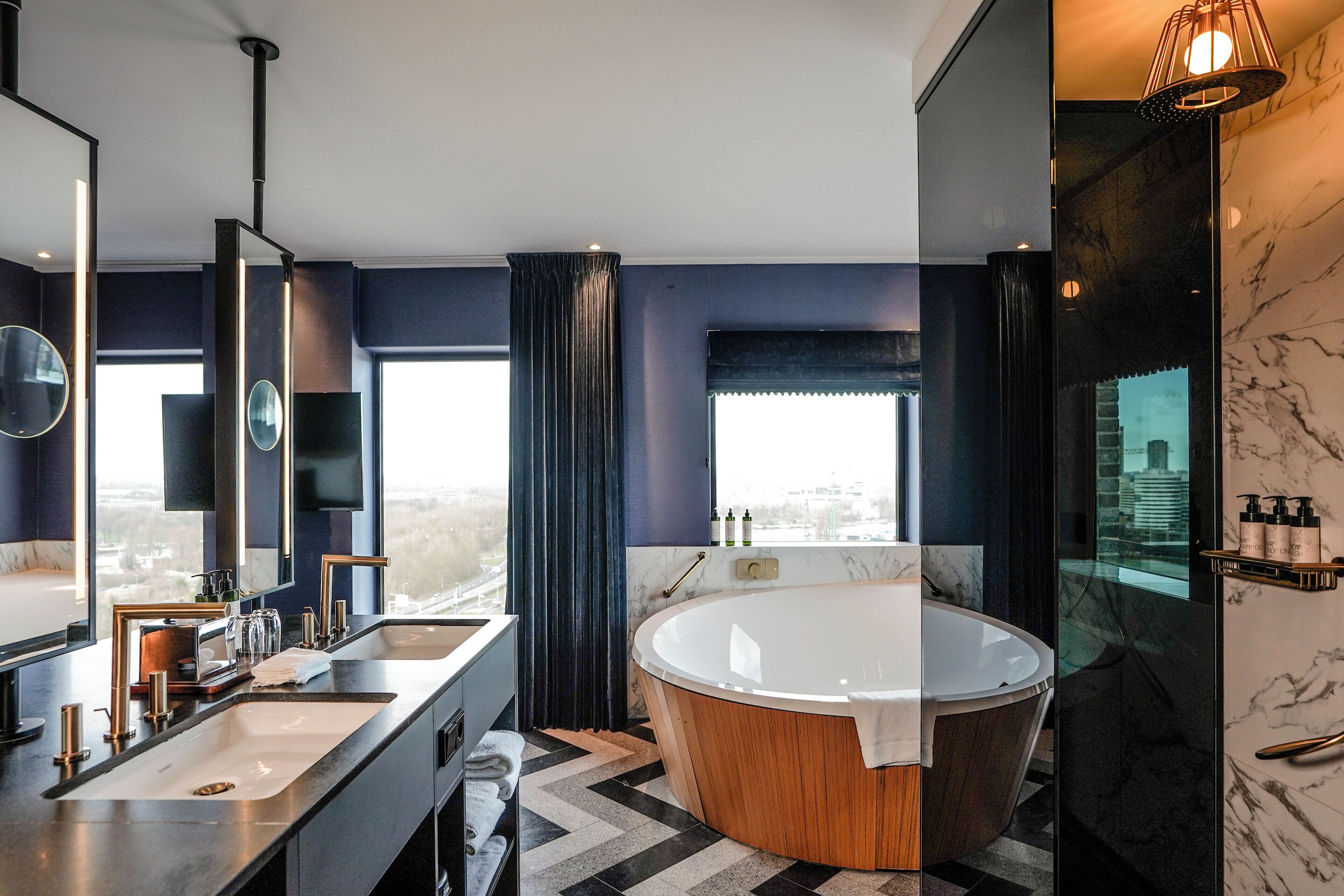penthouse suite (north) | bathroom | free toiletries, hair dryer, towels, soap