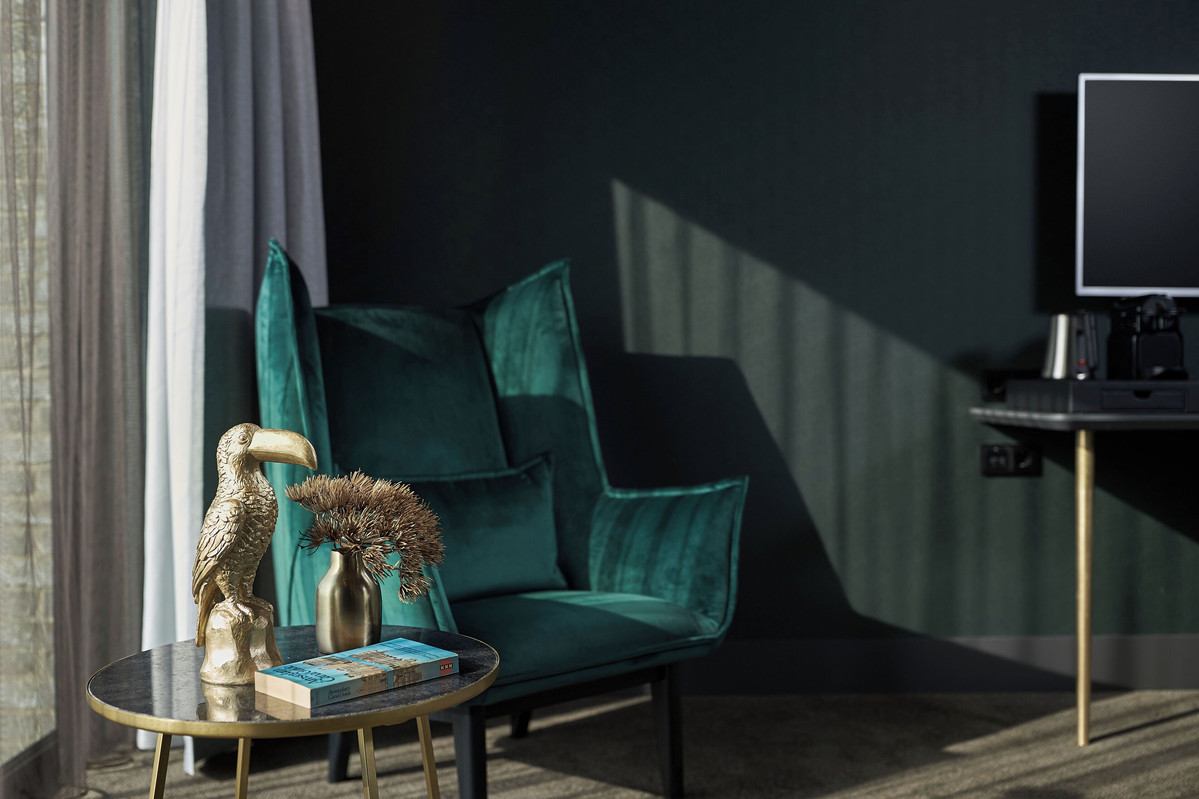 in-room safe, desk, laptop workspace, blackout curtains