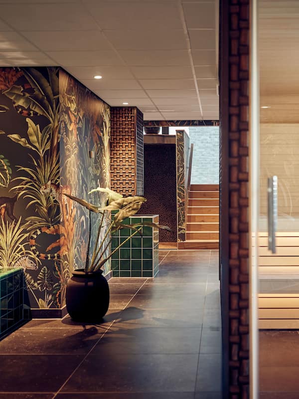 Sauna, steam room, body treatments, facials, massages