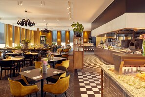 每日供应自助式早餐（每人 EUR 24.50）