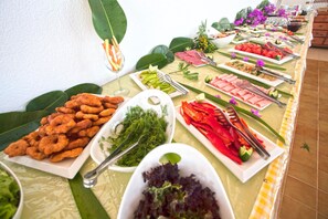 Free daily buffet breakfast