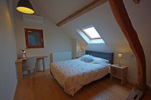 Tweepersoonskamer | Luxe beddengoed, een bureau, babybedden (toeslag), gratis wifi