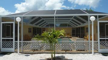 AuĂenpool, beheizter Pool