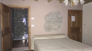 Standard Double Room | Soundproofing, iron/ironing board, cribs/infant beds, rollaway beds
