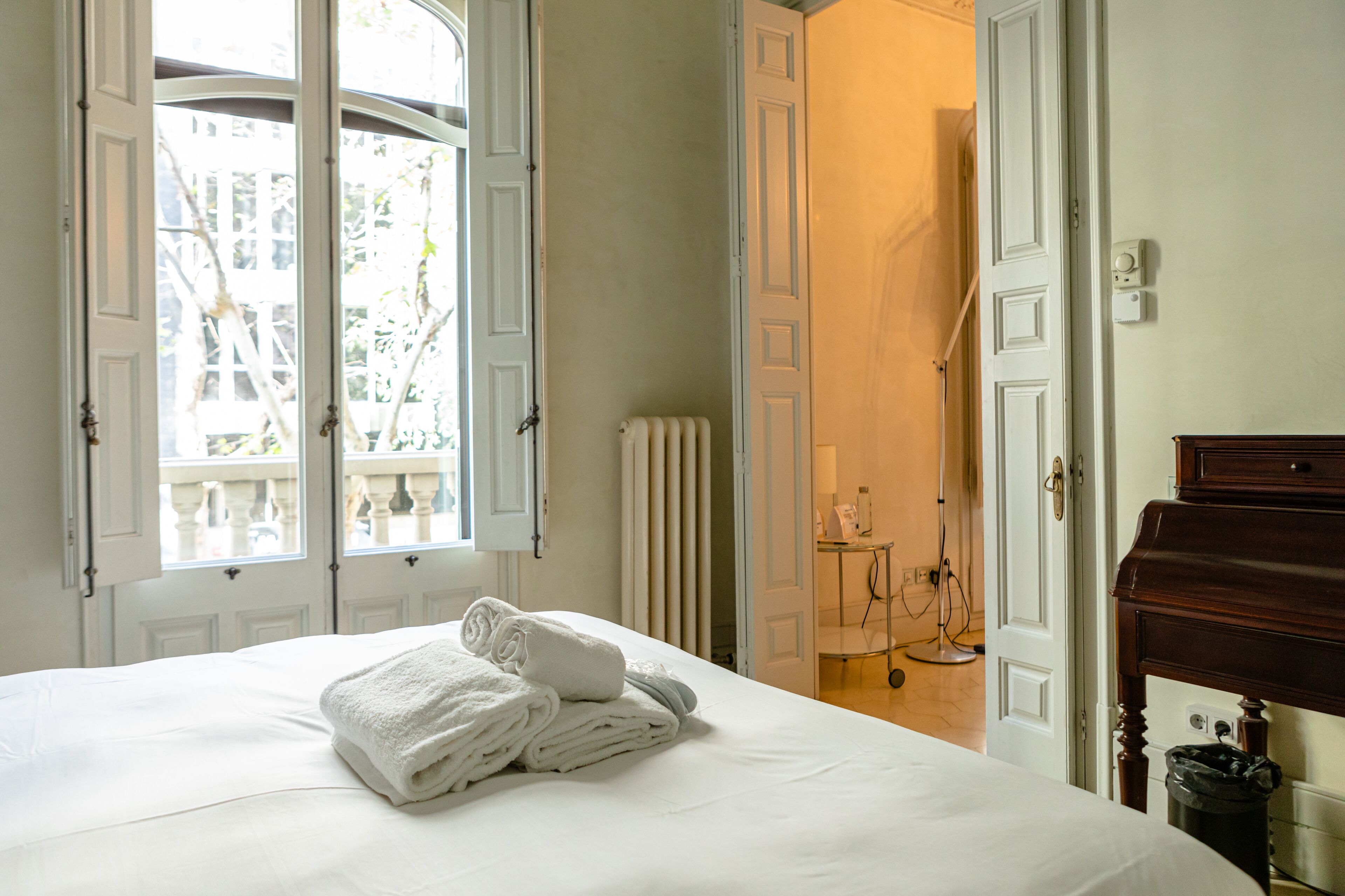 Suite, 2 slaapkamers, balkon | Een kluis op de kamer, individueel gedecoreerd, individueel gemeubileerd