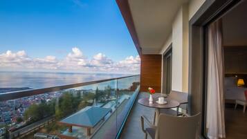 Suite, 1 Schlafzimmer, Balkon (Panoramic View) | 1 Schlafzimmer, Bettwäsche aus ägyptischer Baumwolle