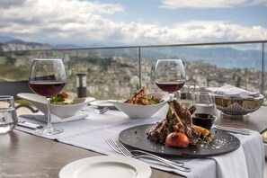 2 restaurants; breakfast, lunch, dinner, and brunch served - Radisson Blu Hotel Trabzon (Trabzon)