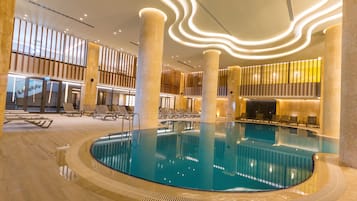 Indendørs pool, sæsonbestemt udendørs pool