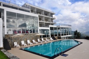 屋外プール、サンラウンジャー