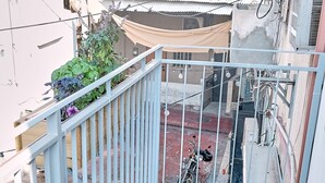 Balcony - Pepo Hostel (Tel Aviv)