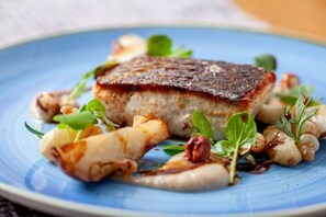 Dining - The Seaview Hotel (Seaview)