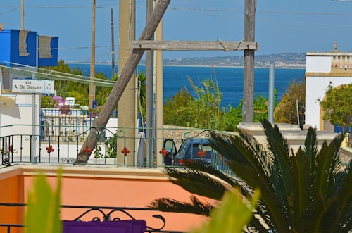 Luxusvilla mit großer Terrasse mit Meerblick und nur wenige Schritte vom Meer entfernt