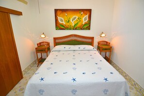 3 slaapkamers, een strijkplank/strijkijzer, reisbedje, gratis wifi