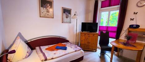 1 bedroom, travel cot, WiFi