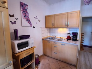 Fridge, microwave, coffee/tea maker, electric kettle