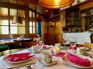 Daily continental breakfast (EUR 6.00 per person)