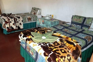 Decoración personalizada, muebles diferentes y ropa de cama