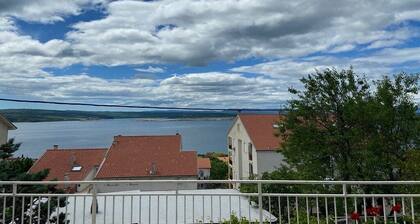 Schöne Ferienwohnung in Dramalj mit großer Terrasse und Blick auf das Meer