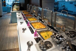 아침 식사, 점심 식사 및 저녁 식사 제공